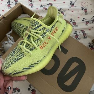 I’m selling these yeezy 360. Lime green color #yeezys #yeezy360